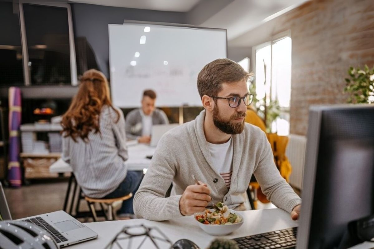 Claves para cuidar tu salud digestiva en la vuelta al trabajo